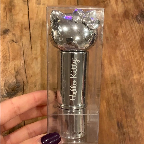 Hello Kitty Kabuki - Picture 3 of 3